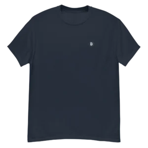 T-shirt Loakap Heaven bleu marine avec logo imprimé devant, modèle de la collection de t-shirts imprimés Loakap